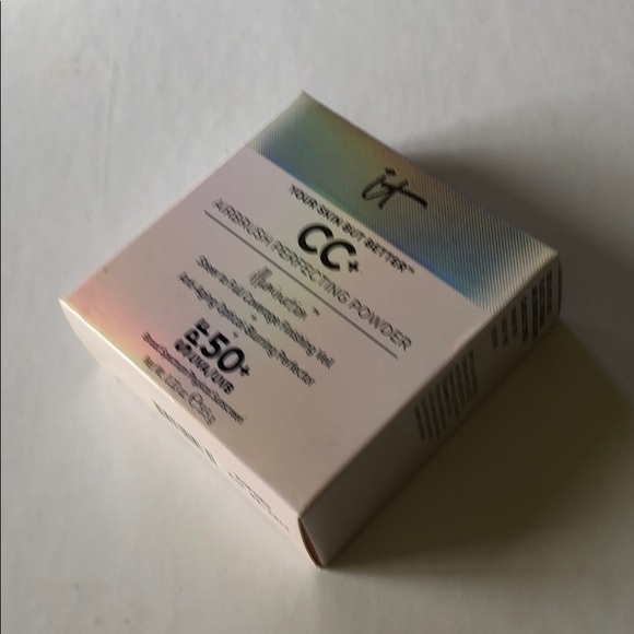 It Cosmetics CC+ Illumination Powder - Picture 2 of 6